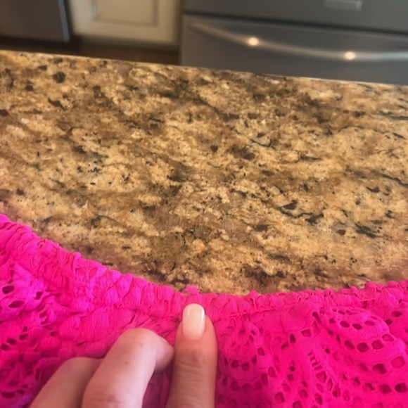 Lilly Pulitzer Size XS  LA FORTUNA LACE OFF THE SHOULDER TOP IN FUSCHIA 🩷🩷🩷 - Picture 4 of 4